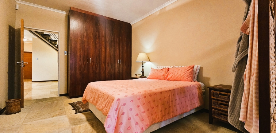 5 Bedroom Property for Sale in Middedorp Western Cape